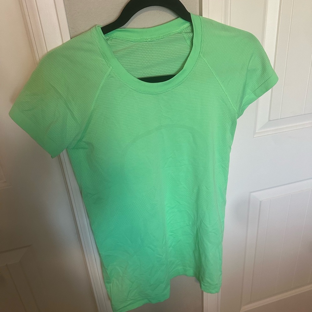 COPY - Lululemon Swiftly Tee- Green, size 6